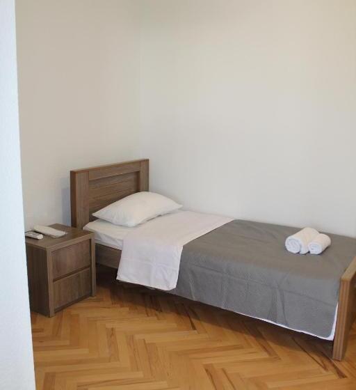 اتاق استاندارد سه نفره, Guest House Chiko