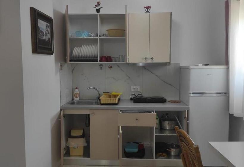 Studio Standard, Vila Juna