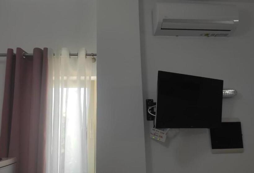 Studio Standard, Vila Juna