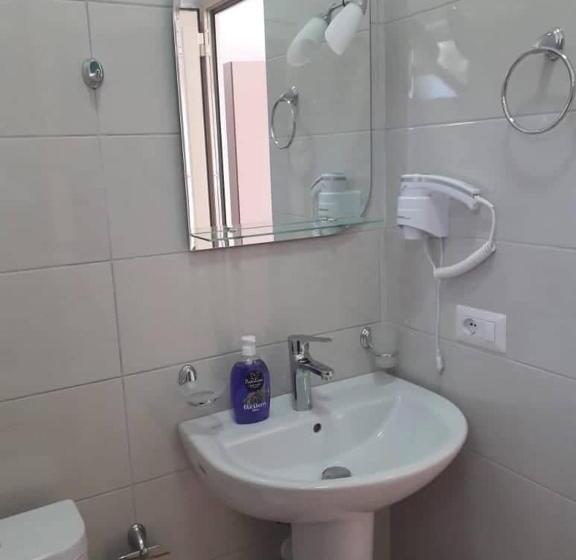 Studio Standard, Vila Juna