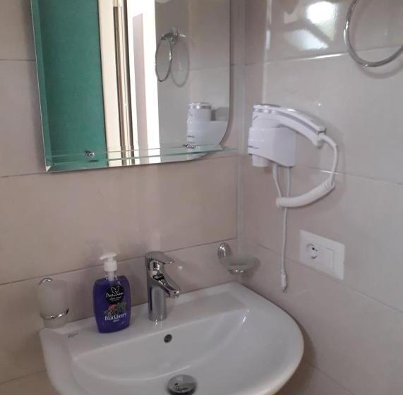 Studio Standard, Vila Juna