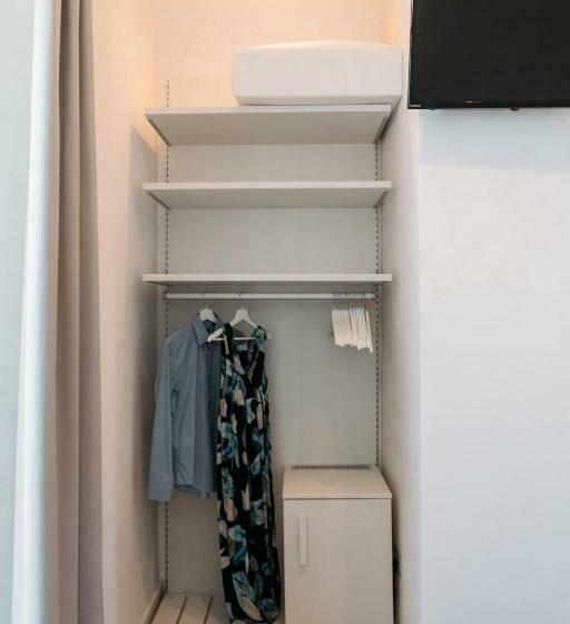 اتاق لوکس با بالکن و چشم‌انداز دریا, B&b Villa Belvedere