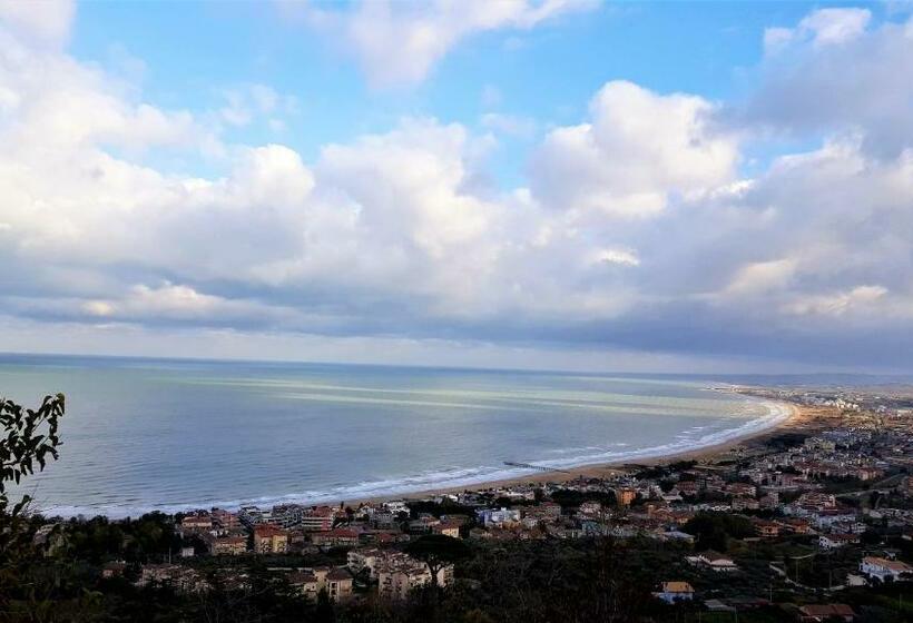 اتاق لوکس با چشم‌انداز دریا, B&b Villa Belvedere