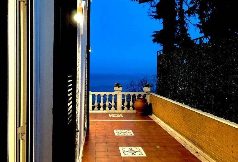 اتاق لوکس با چشم‌انداز دریا, B&b Villa Belvedere