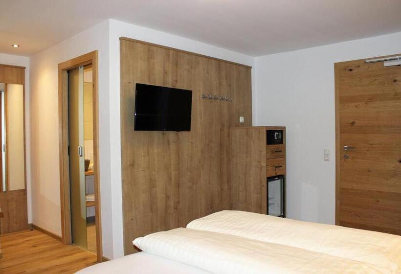 غرفة قياسية مزوَّدة بشُرفة, Pension Michael