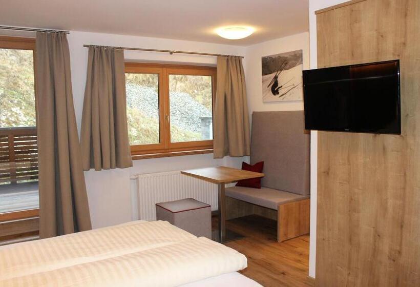 غرفة قياسية مزوَّدة بشُرفة, Pension Michael