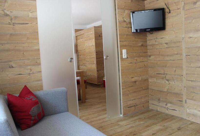 غرفة قياسية رباعية مزودة بشُرفة, Pension Michael