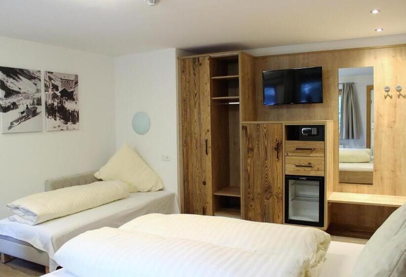 غرفة كلاسيكية ثلاثية, Pension Michael