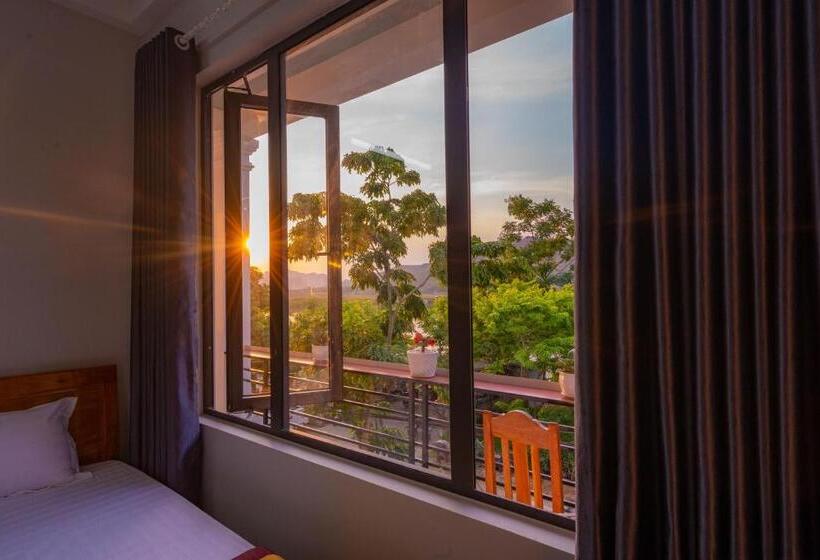 اتاق لوکس, Fami Homestay