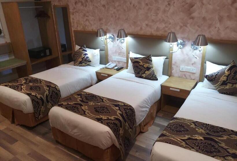 Трехместный Номер Deluxe, K Garden Hotel  Sdn Bhd