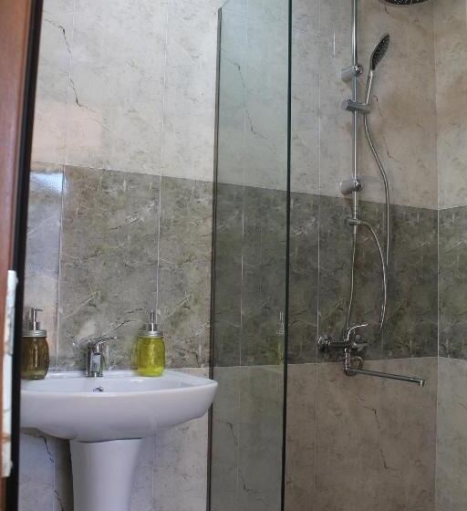 اتاق استاندارد با تخت بزرگ, Noa Kazbegi