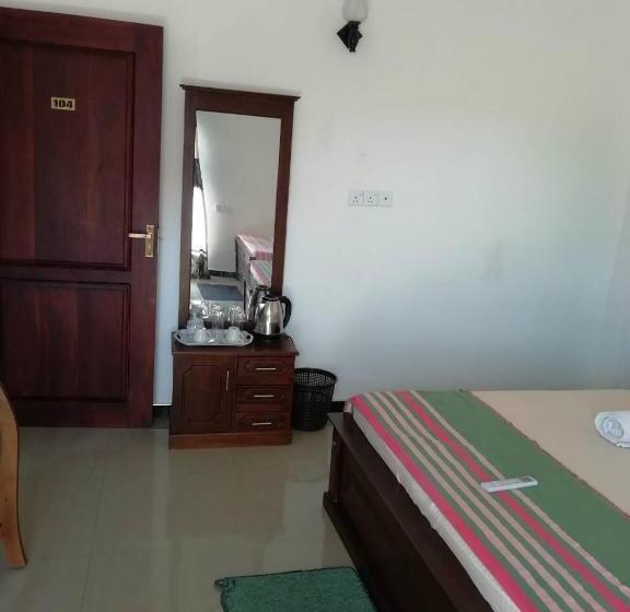 اتاق لوکس با بالکن, Reshani Guest House