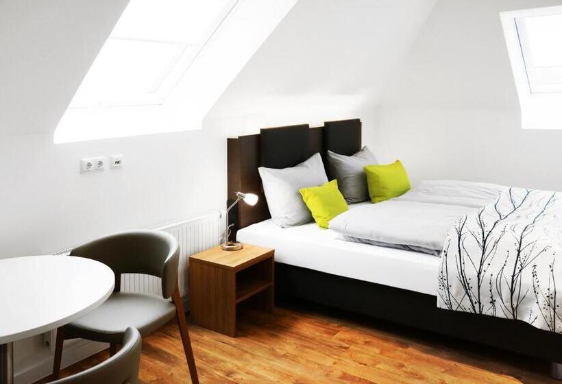 Номер Стандарт, Pension Engelkeller