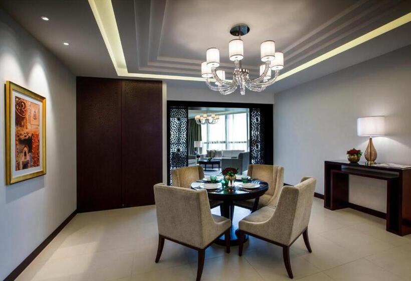 Апартаменты 3 Спальни, Bab Al Qasr Residence