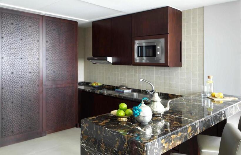 Апартаменты Deluxe 1 Спальня, Bab Al Qasr Residence