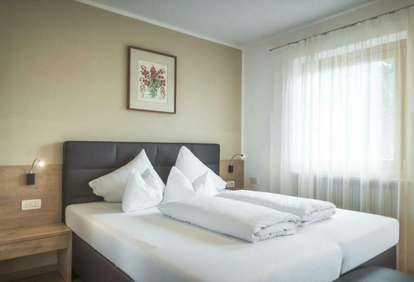 1침실 발코니 아파트 풀장 전망, Michael Am Waal