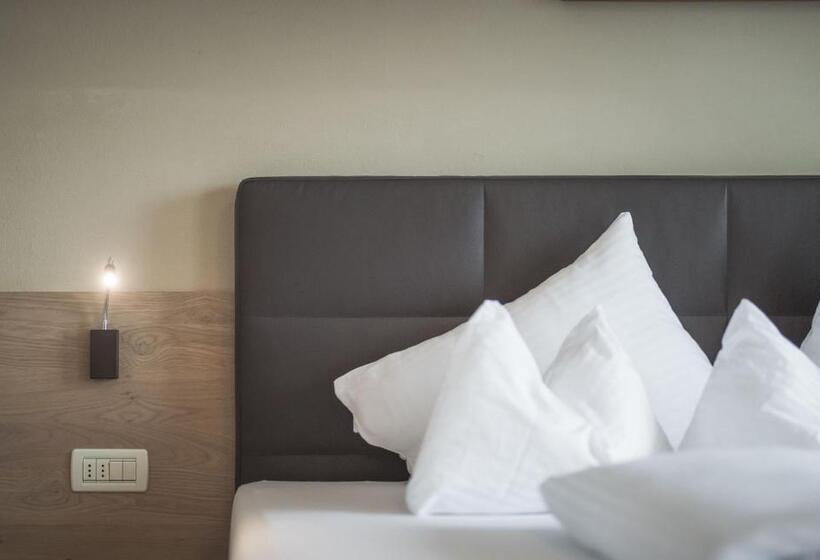 1침실 발코니 아파트 풀장 전망, Michael Am Waal