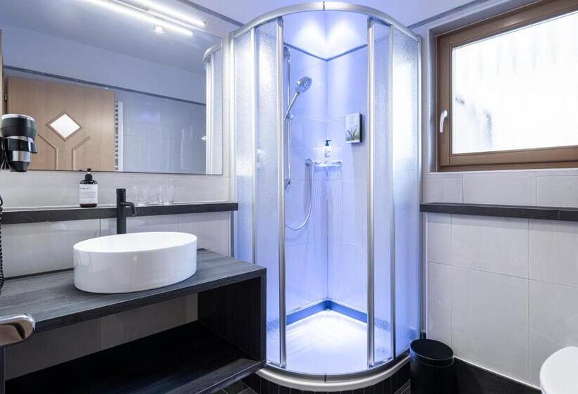 스탠다드 발코니 룸, Michael Am Waal