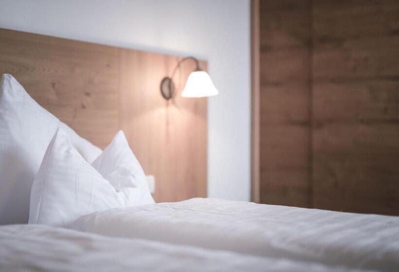 테라스 스위트, Michael Am Waal