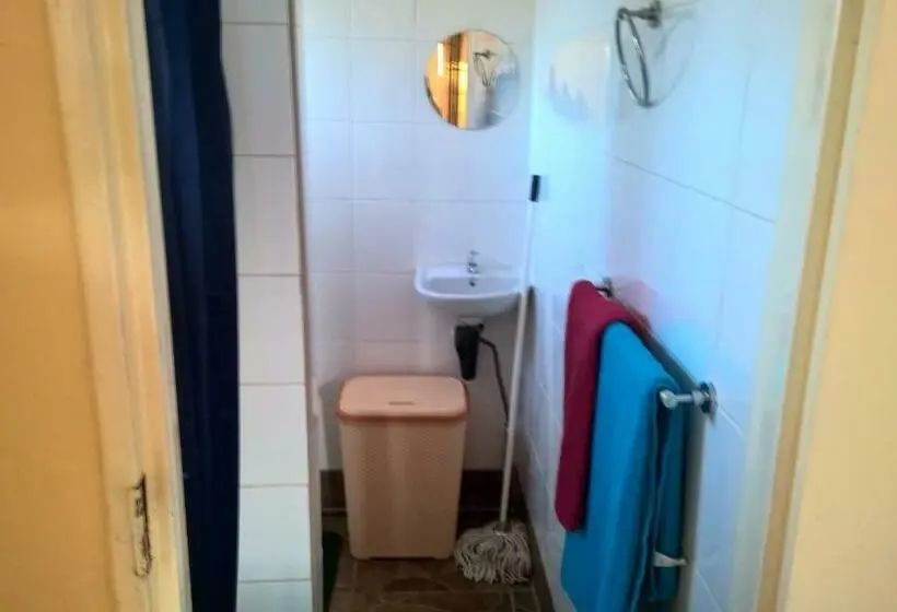 اتاق استاندارد, Furnished Self Catering Bedsitter