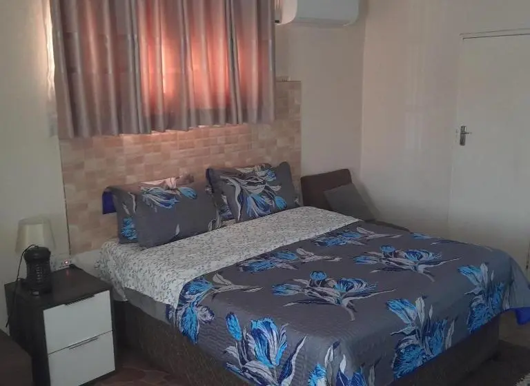 اتاق استاندارد, Furnished Self Catering Bedsitter