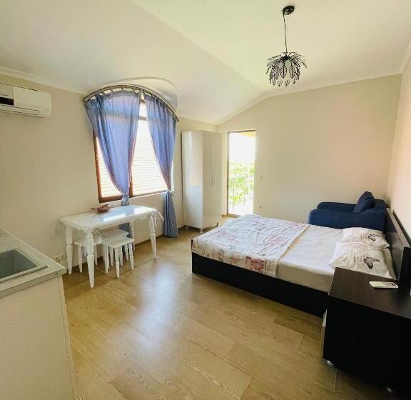 اتاق استاندارد با بالکن, Guest House Kobuleti