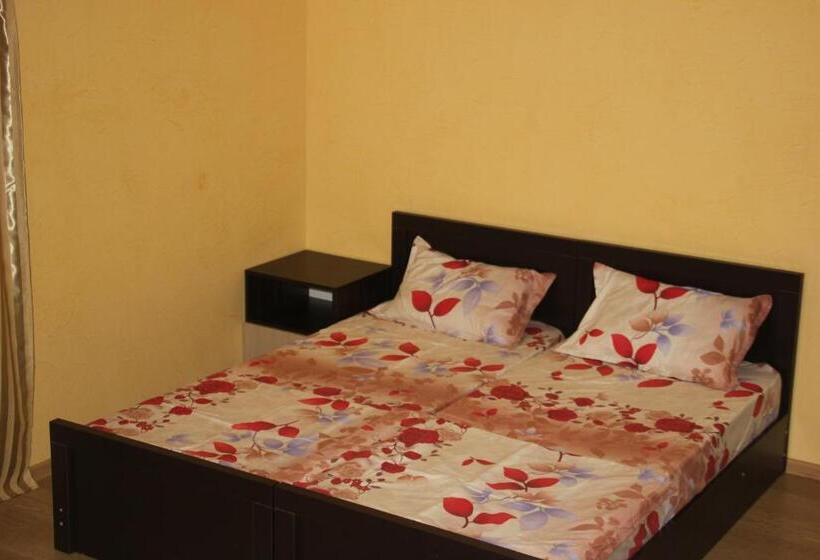 اتاق استاندارد چهار تخته, Guest House Kobuleti