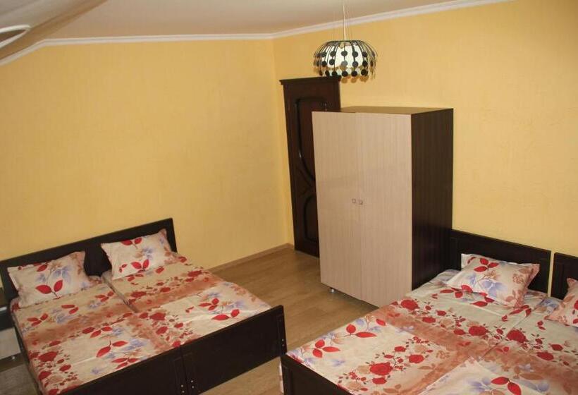 اتاق استاندارد چهار تخته, Guest House Kobuleti