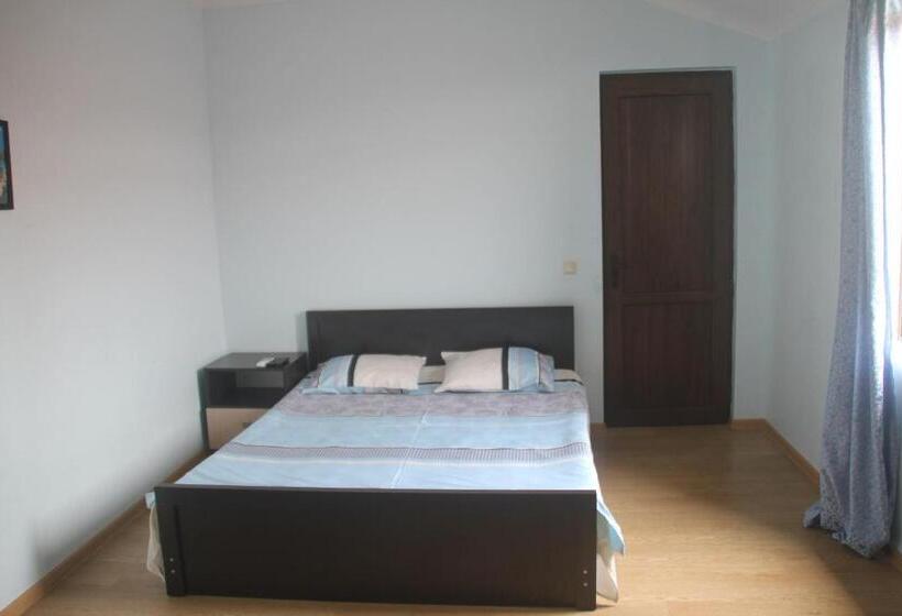 اتاق استاندارد سه نفره, Guest House Kobuleti