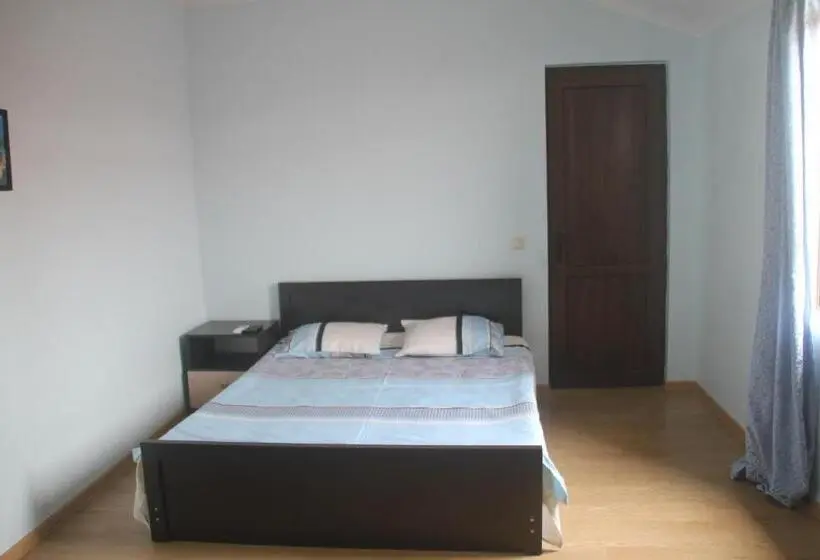 اتاق استاندارد سه نفره, Guest House Kobuleti