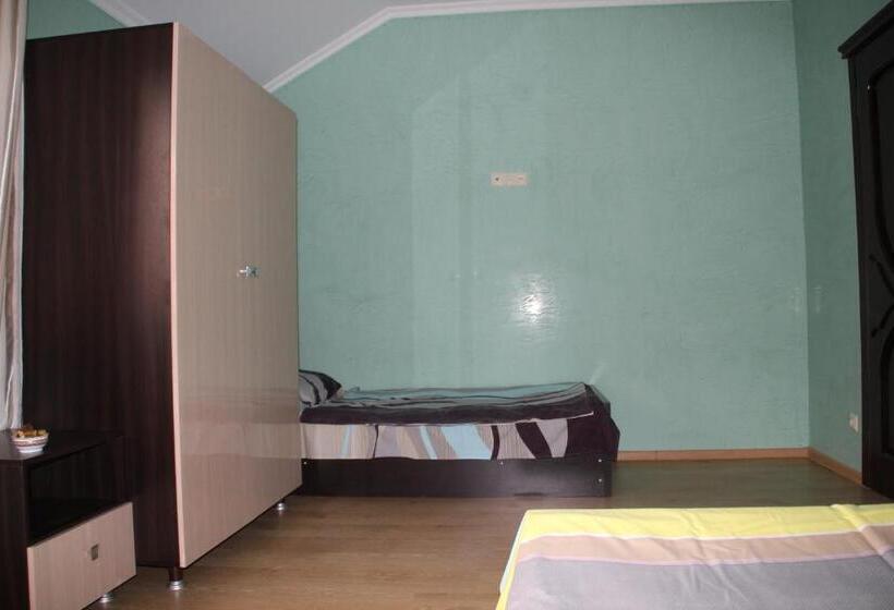 اتاق استاندارد سه نفره, Guest House Kobuleti