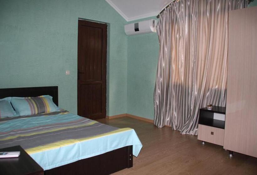 اتاق استاندارد سه نفره, Guest House Kobuleti