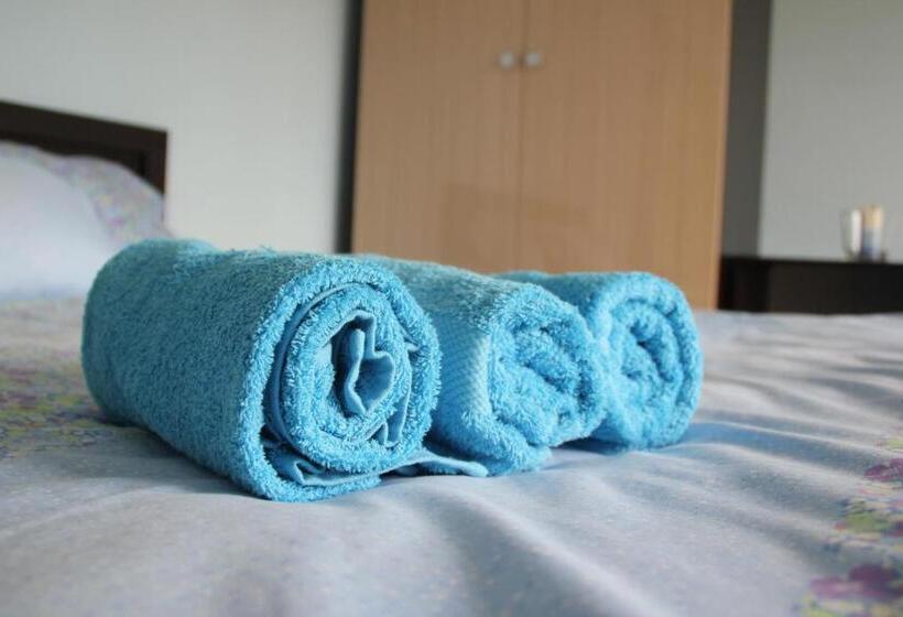 اتاق استاندارد سه تخته با بالکن, Guest House Kobuleti