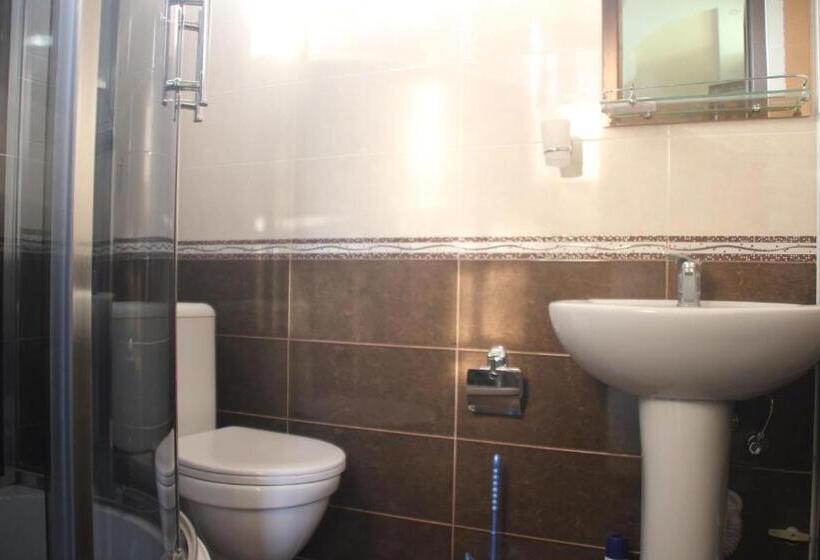 اتاق راحتی سه تخته, Guest House Kobuleti