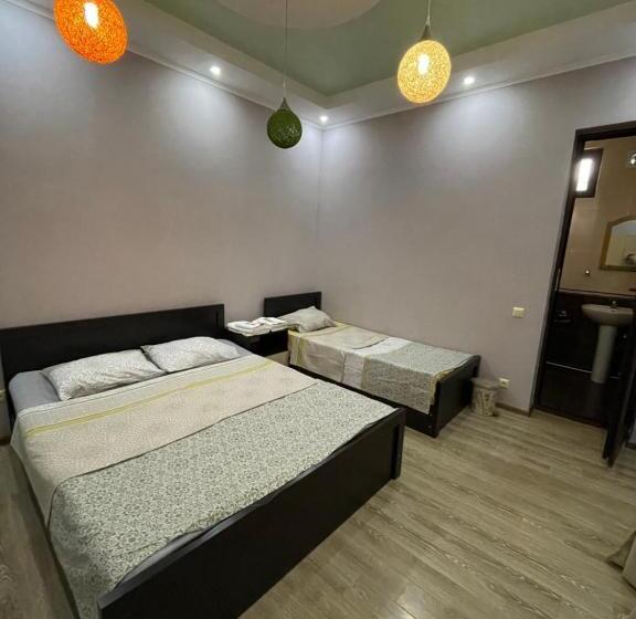 اتاق راحتی سه تخته, Guest House Kobuleti