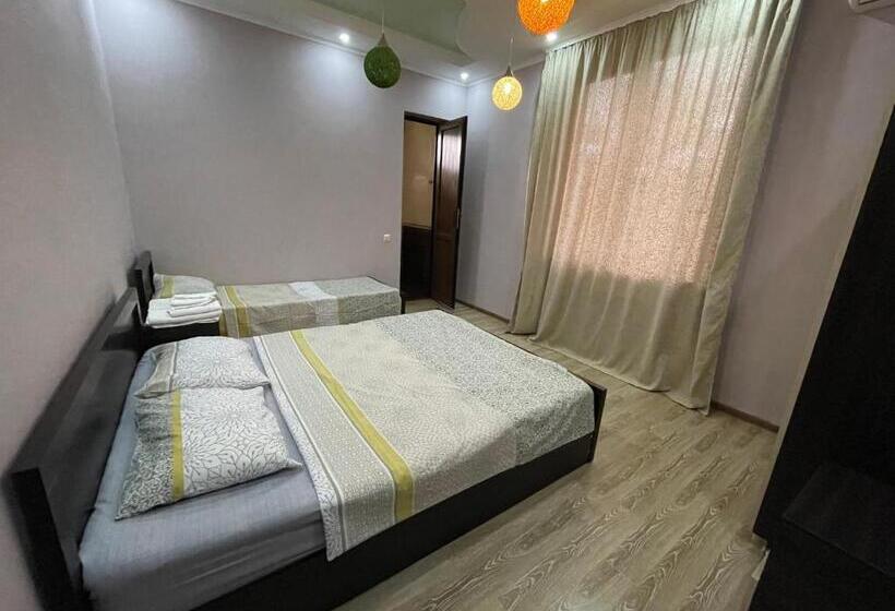 اتاق راحتی سه تخته, Guest House Kobuleti