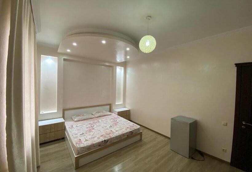 اتاق لوکس, Guest House Kobuleti