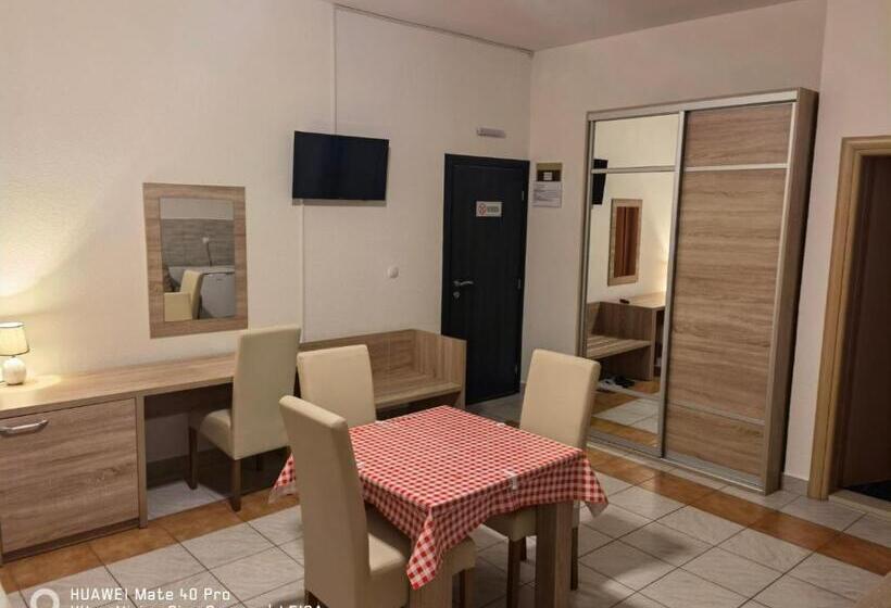 اتاق استاندارد با سرویس بهداشتی مشترک, Lovely Bosnian Home