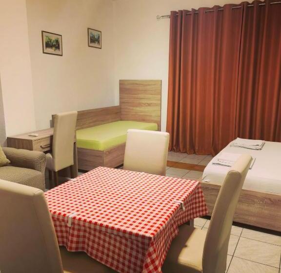 اتاق استاندارد سه نفره, Lovely Bosnian Home