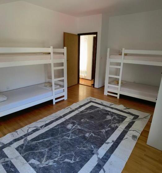 تختخواب در اتاق مشترک, Lovely Bosnian Home