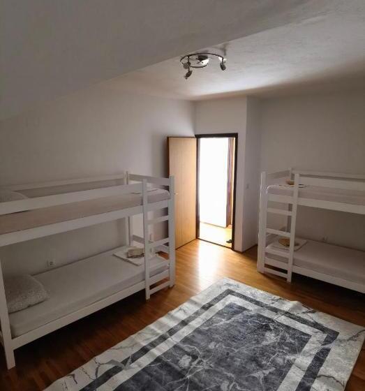 تختخواب در اتاق مشترک, Lovely Bosnian Home