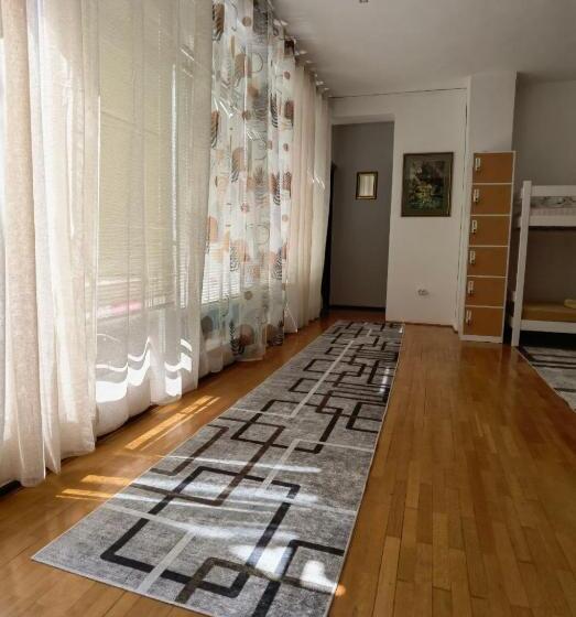 تختخواب در اتاق مشترک, Lovely Bosnian Home