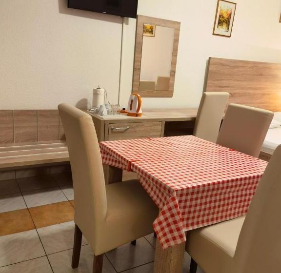 اتاق استاندارد سه نفره, Lovely Bosnian Home