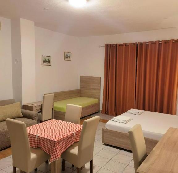 اتاق استاندارد سه نفره, Lovely Bosnian Home