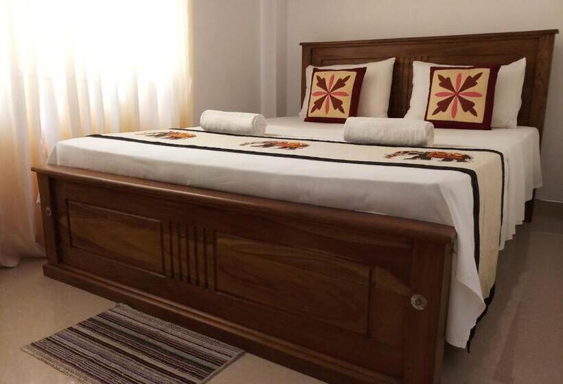 Standard Room, Shani Residence Kandy