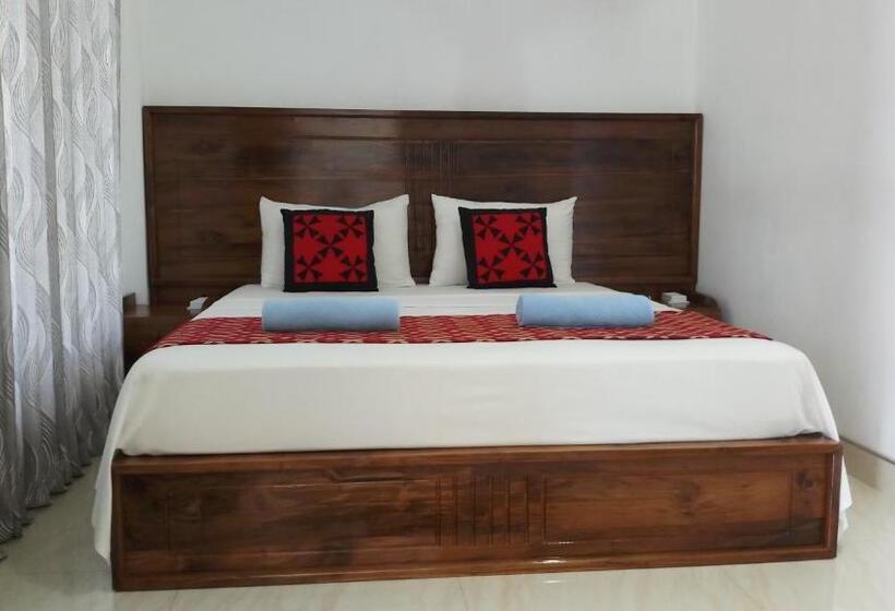 Standard Room, Shani Residence Kandy