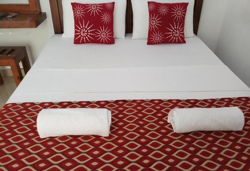 Standard Room with Balcony, Shani Residence Kandy