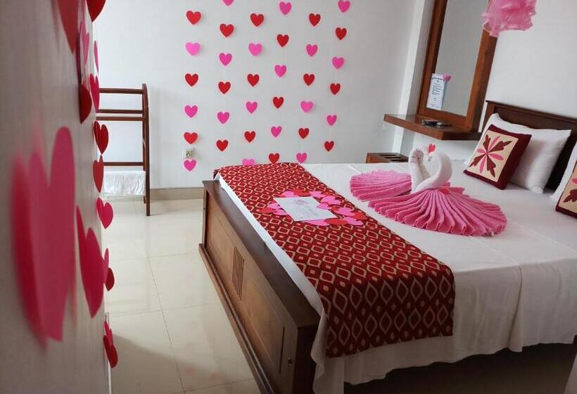 Standard Room with Balcony, Shani Residence Kandy