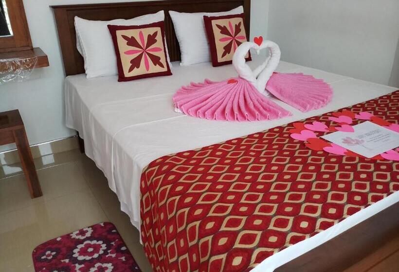 Standard Room with Balcony, Shani Residence Kandy