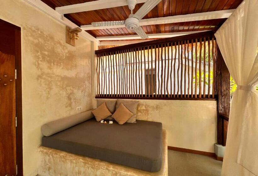 Bungalow Deluxe, Gili Lumbung Bungalow